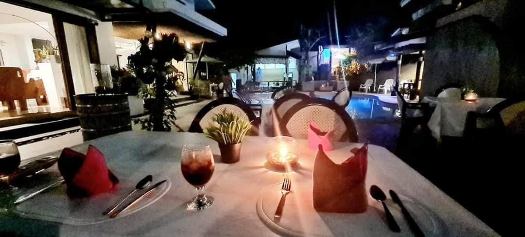 אנטיפולו Date & Dine Resort מראה חיצוני תמונה